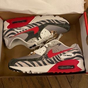 Nike Air Max 90 9.5 Men; University Red Black Grey LT Iron Ore Wild Animal Print